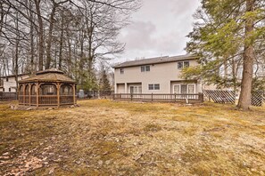 Fenced Yard | 6 Exterior Security Cameras | Driveway Parking (4 Vehicles)
