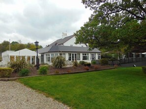The Red Door Country House (2)