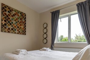 Bedroom 1 (2)
