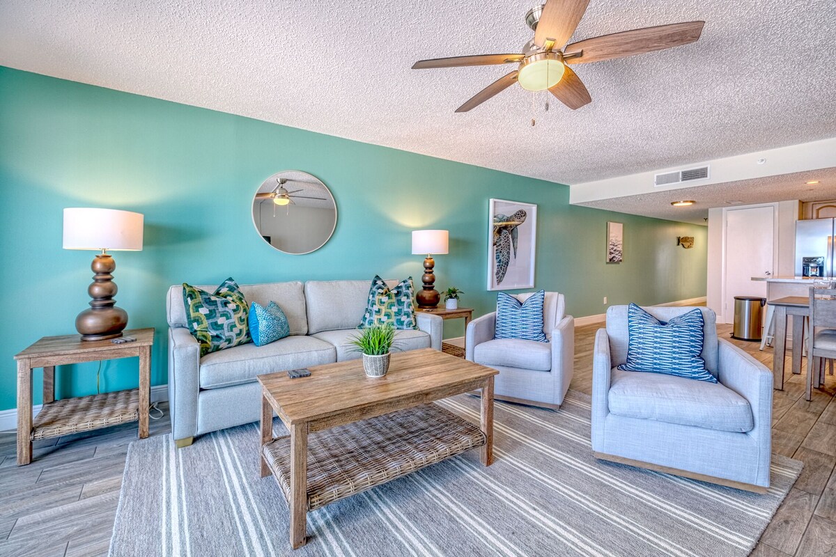 DIRECT BEACHFRONT & NEWLY FURNISHED! SWIMMING POOL! VIEWS GALORE!