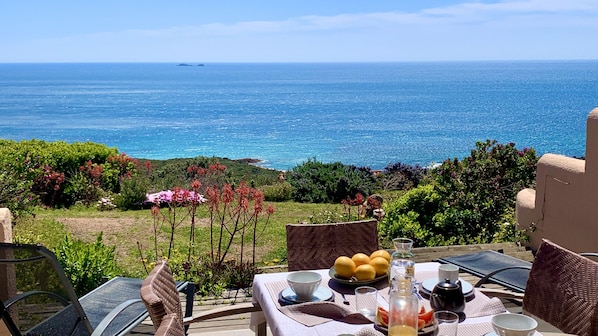 La terrasse de la maison.