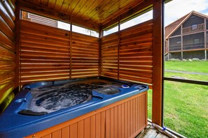 Indoor spa tub