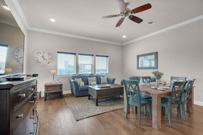 Living/Dining Area