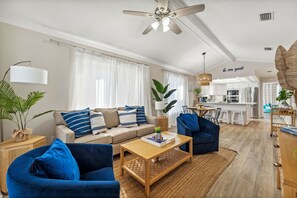 Coastal Chic Retreat:Bright,Stylish and perfect for relaxation 
