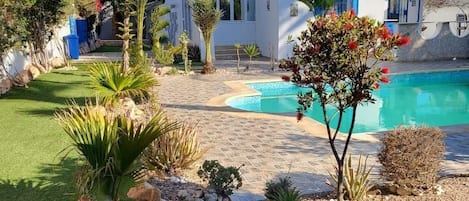 Villa arborée avec piscine privée, sans aucun vis à vis, à 300 m de la plage!