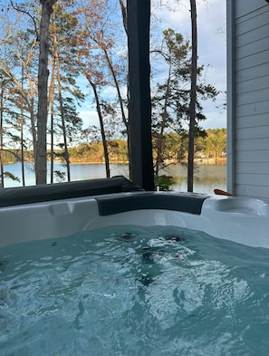 Outdoor spa tub