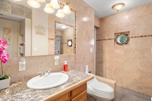 Beach & Salmon Room Bathroom
