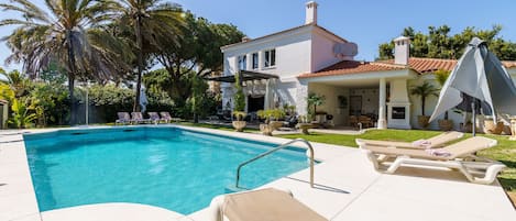 Luxury villa close to the beach with private pool