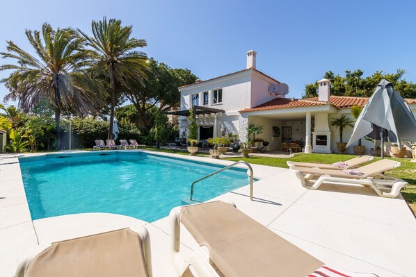 Luxury villa close to the beach with private pool