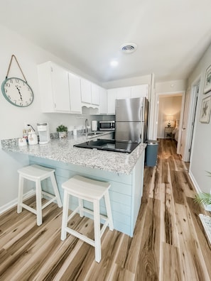 All new stainless steel appliances and new cookware/dishes!