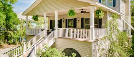 Beautiful remodeled classic southern home with expansive front porch