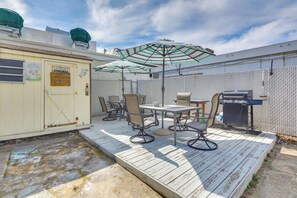 Shared Amenities | Gas Grill | Outdoor Shower
