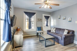 Living Room | Free WiFi | 3 Window A/C Units