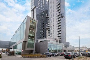 The building is close to restaurants and cafes. 