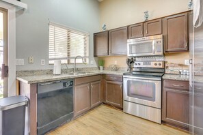 Kitchen | Fully Equipped | Blender | Keurig Coffee Maker