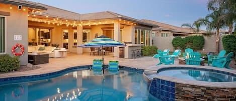 This paradise resort style has everything you could want in a backyard!