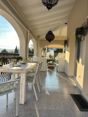 Outdoor dining