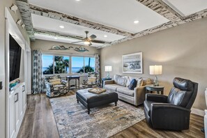 466 Captains Walk | Living Room