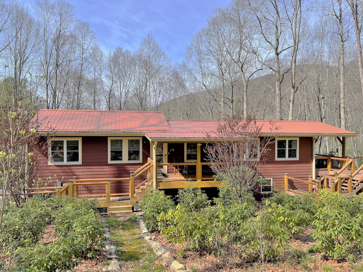 Peaceful Mountain Retreat Nestled on 3.5 Acres – Multi-Tier Deck, Creek Access!
