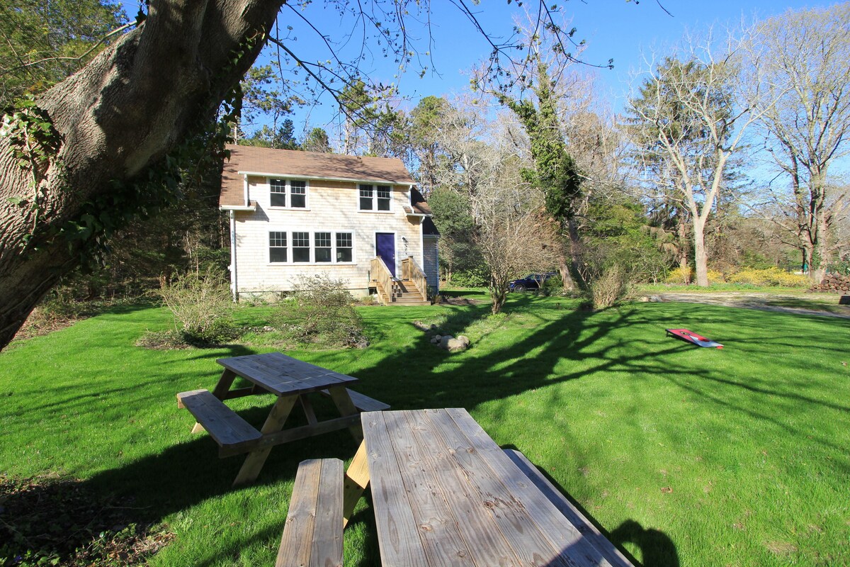 611 Rt 6A- Pet-Friendly, 1 Mile to Private Beach- Parking Pass Included, Firepit