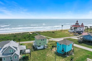 Enjoy sweeping Gulf views and easy beach access!