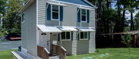 Front of the home! The driveway can comfortably fit 1 vehicle. 