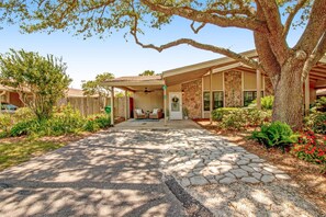 Pull into your private driveway and free parking area at the Surf Shanty.