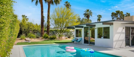 Amazing pool with desert landscapihng