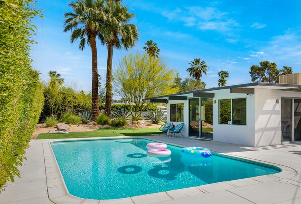 Amazing pool with desert landscapihng