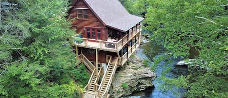 Private river front cabin with large decks. Fish off the decks and swim!