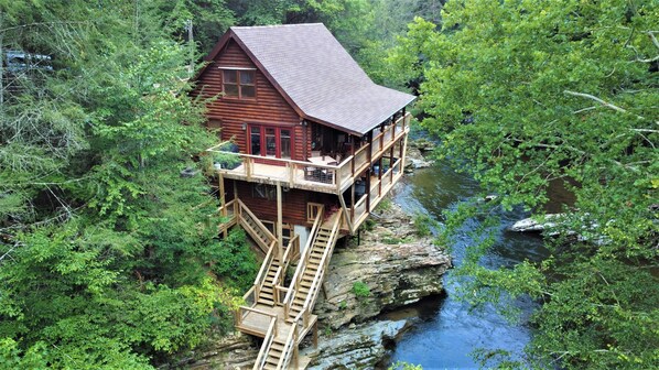 Private river front cabin with large decks. Fish off the decks and swim!