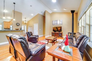Living Room | Free WiFi | Smart TV | Central Heating | 1st Floor