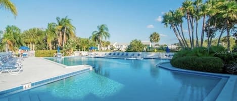 Huge resort-style pool on the intracoastal. Watch the boats and manatees! 