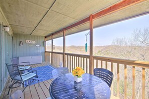 Deck | Outdoor Dining Area | 3rd-Floor Unit