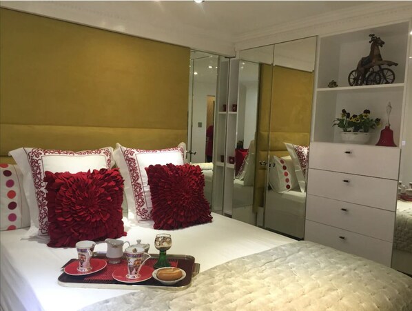 Very quiet bedroom with  5 foot  bed in UK - 