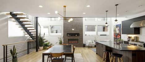 Living room/ Kitchen