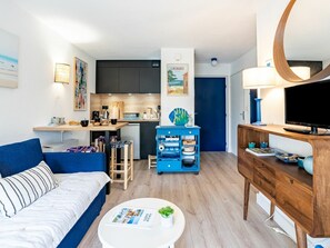 Pflanze, Wasser, Eigentum, Möbel, Gebäude, Tabelle, Fenster, Azurblau, Stuhl, Interior Design