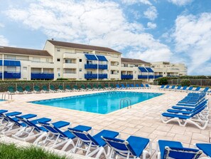 Cloud, Water, Sky, Property, Building, Plant, Swimming Pool, Window, Blue, Azure