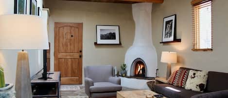 Welcome to Casa Joya Escondida! Living with Gas Kiva Fireplace!