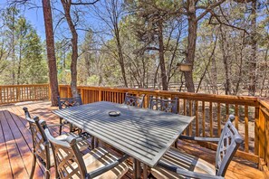 Private Deck | Secluded Location | Outdoor Dining Area