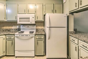 Fully Equipped Kitchen | Blender | Toaster