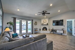 Living Room | Sleeper Sofa | Smart TV