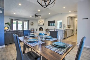 Dining Area | Living Room | Free WiFi