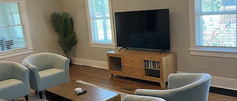 Huge entertaining area with 70' 4K smart TV