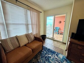 LivingtoBalcony