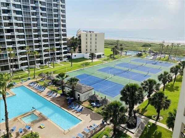 Balcony Pool / Beachview