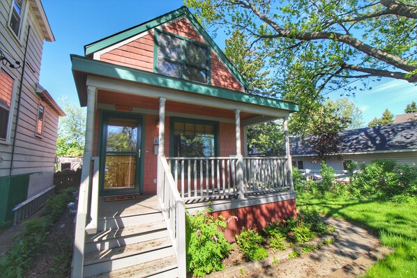 Sea Glass Cottage | Park Point Beach Access