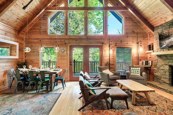 Beautiful cabin with cathedral ceiling!