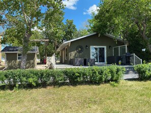 Large wrap-around trex deck with bbq & lounge seating (amazing views included!)
