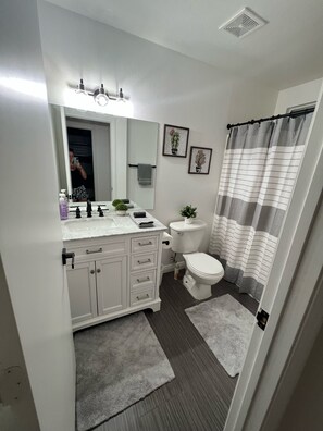 Upstairs full bathroom 2